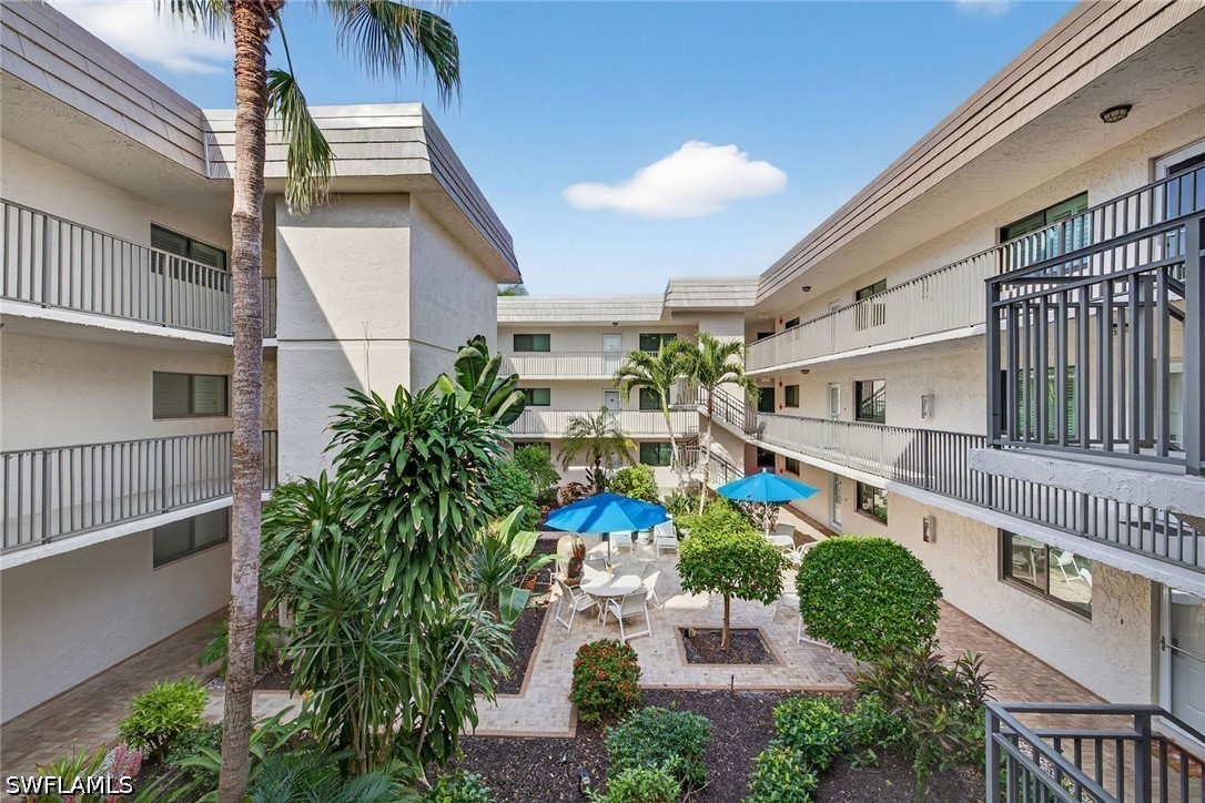 2 bed home in Naples