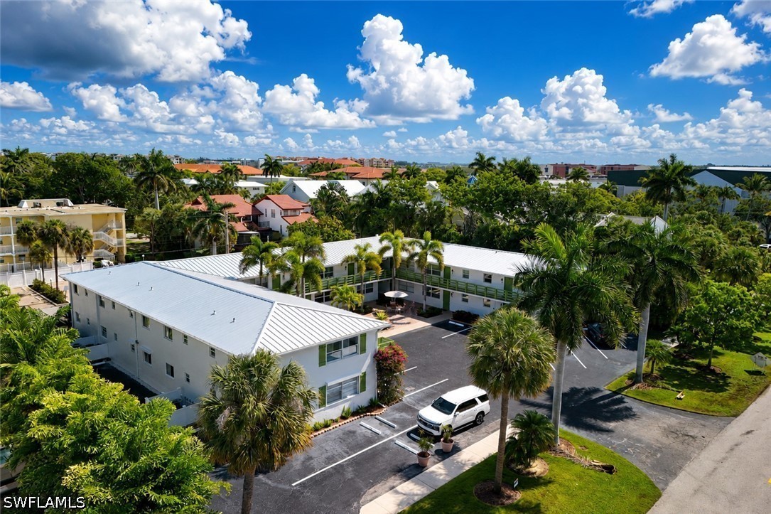 2 bed home in Naples