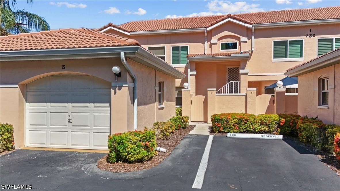 2 bed home in Naples