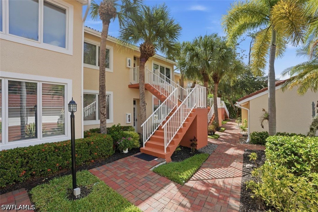 2 bed home in Naples