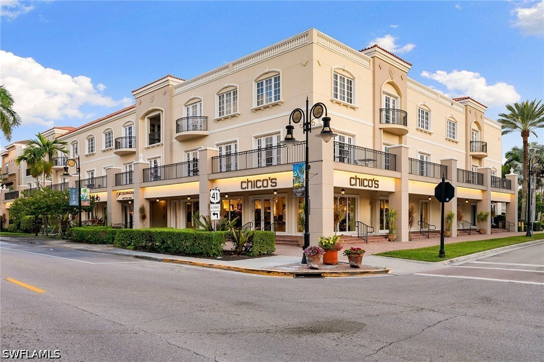 2 bed home in Naples