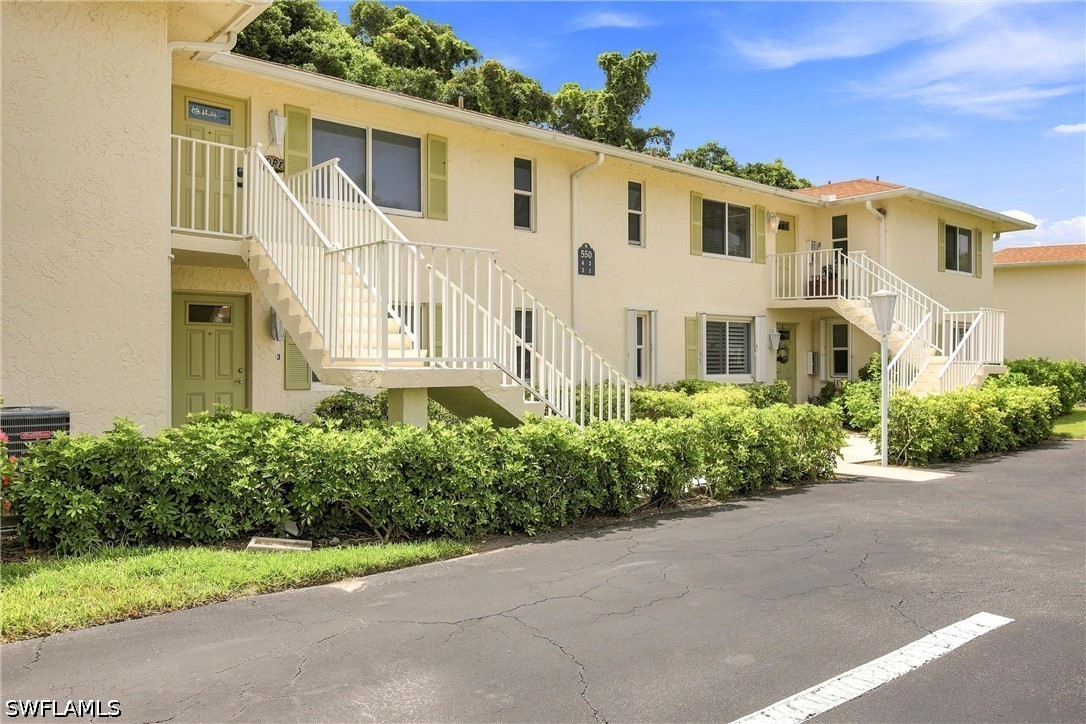 2 bed home in Naples