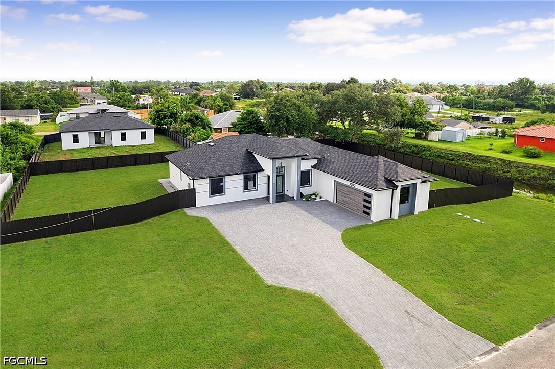 3 bed home in Lehigh Acres
