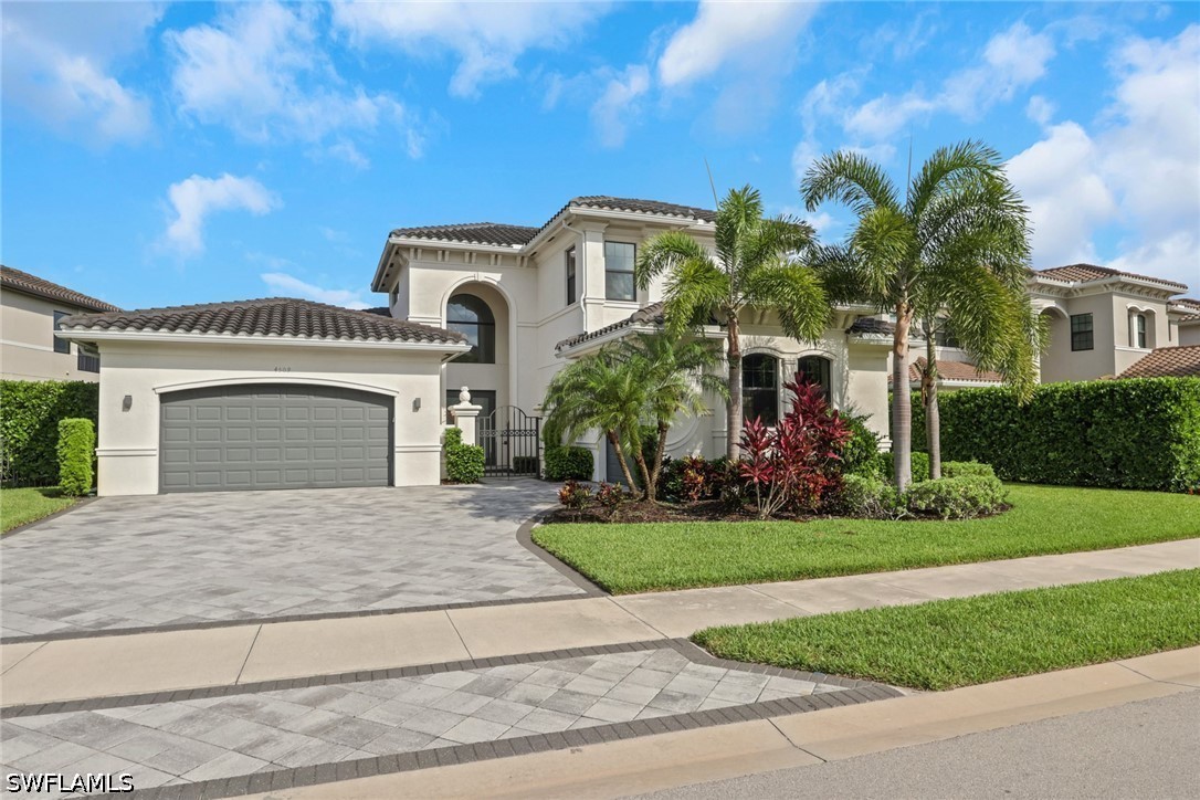 4 bed home in Naples