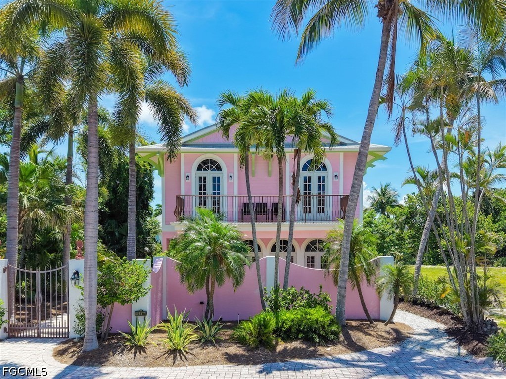 4 bed home in Captiva