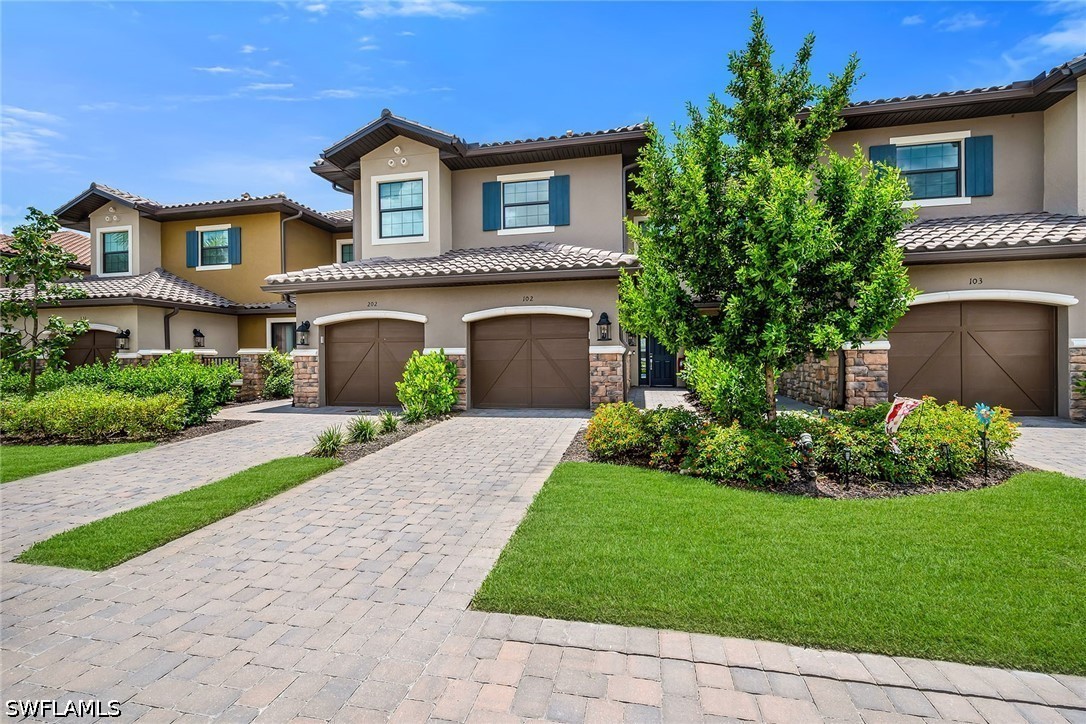 2 bed home in Naples