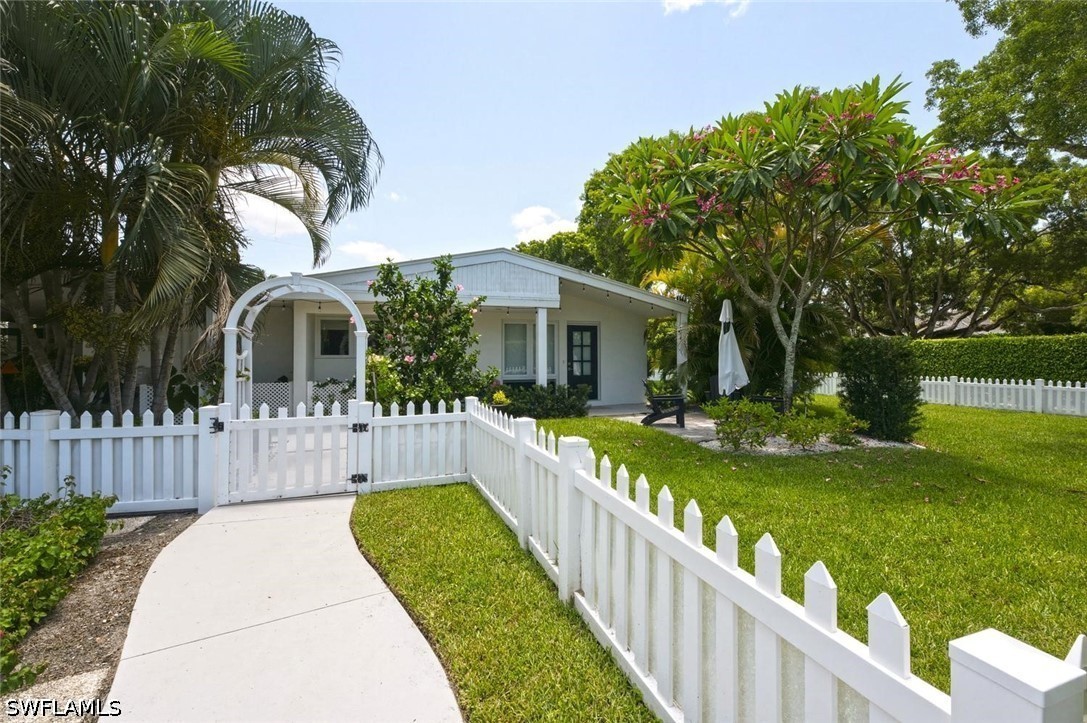 3 bed home in Naples