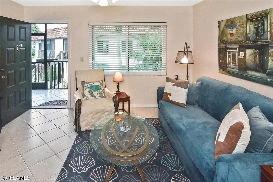 2 bed home in Naples