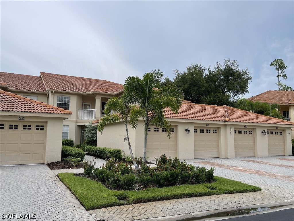 2 bed home in Naples