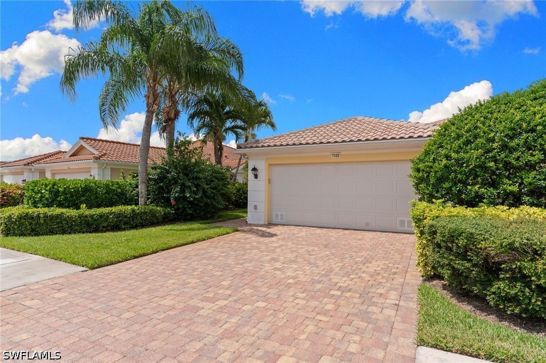 2 bed home in Naples