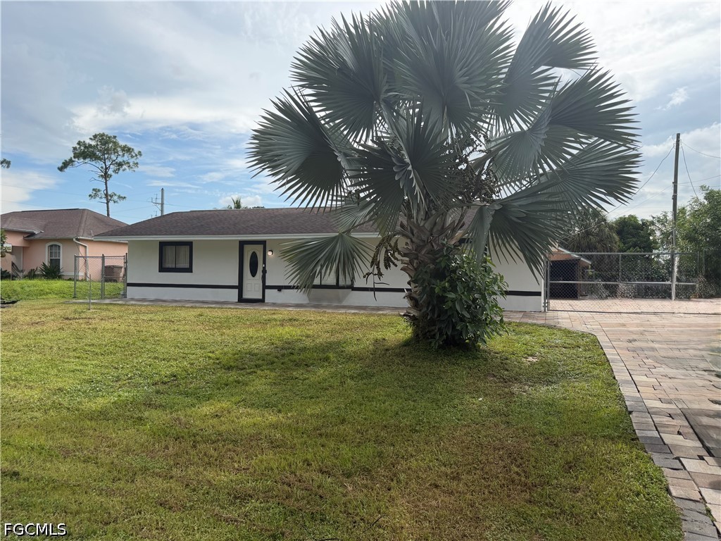 3 bed home in Lehigh Acres