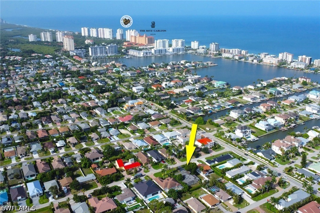 6 bed home in Naples