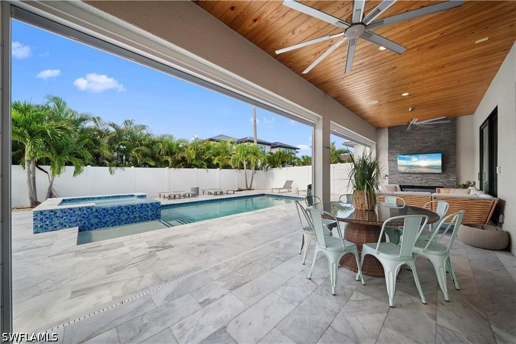 4 bed home in Naples