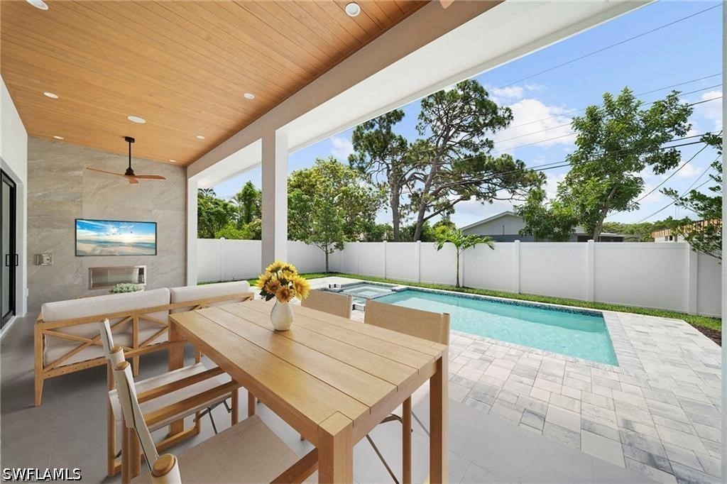 4 bed home in Naples