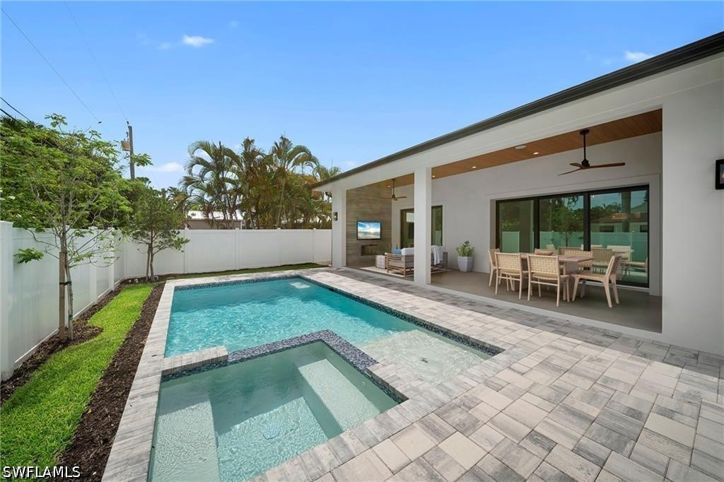4 bed home in Naples
