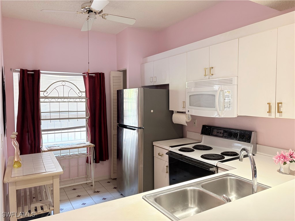 2 Bed Condominium for Sale in Naples, FL, $219,900 — photo 2