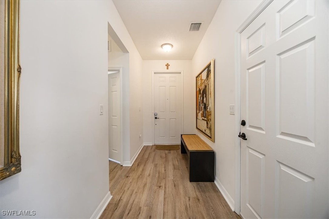 3 Bed SingleFamilyResidence for Sale in Silverwood, FL — photo 2