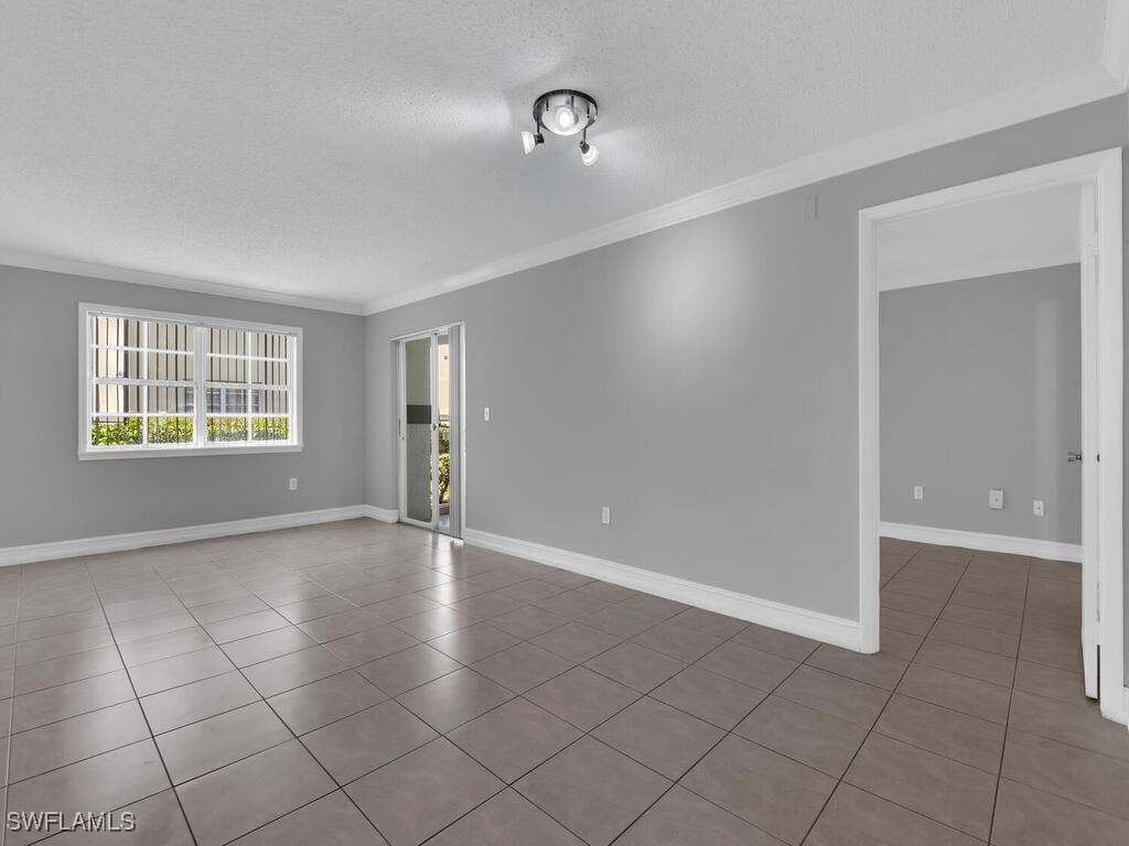 2 Bed Condominium for Sale in Fort Myers, photo 2