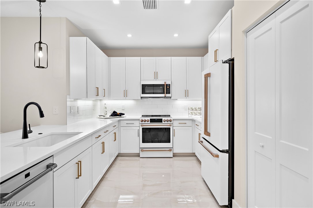 3 Bed Attached for Sale in Parkway Preserve, FL, $485,990 — photo 2