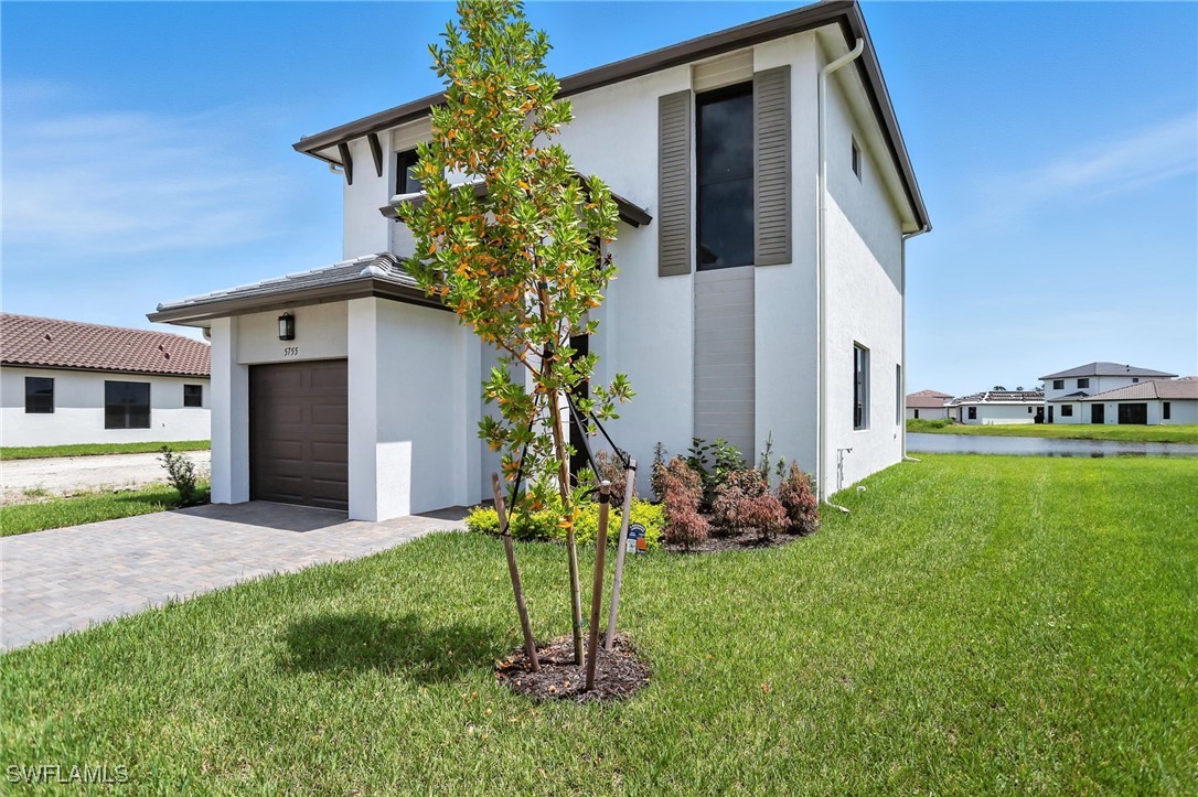 3 Bed Waterfront Home for Sale in Silverwood, FL, $421,307 — photo 2
