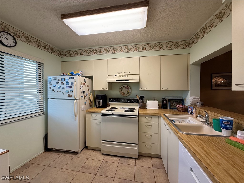 2 Bed Condominium for Sale in Seven Lakes, FL, $85,500 — photo 2