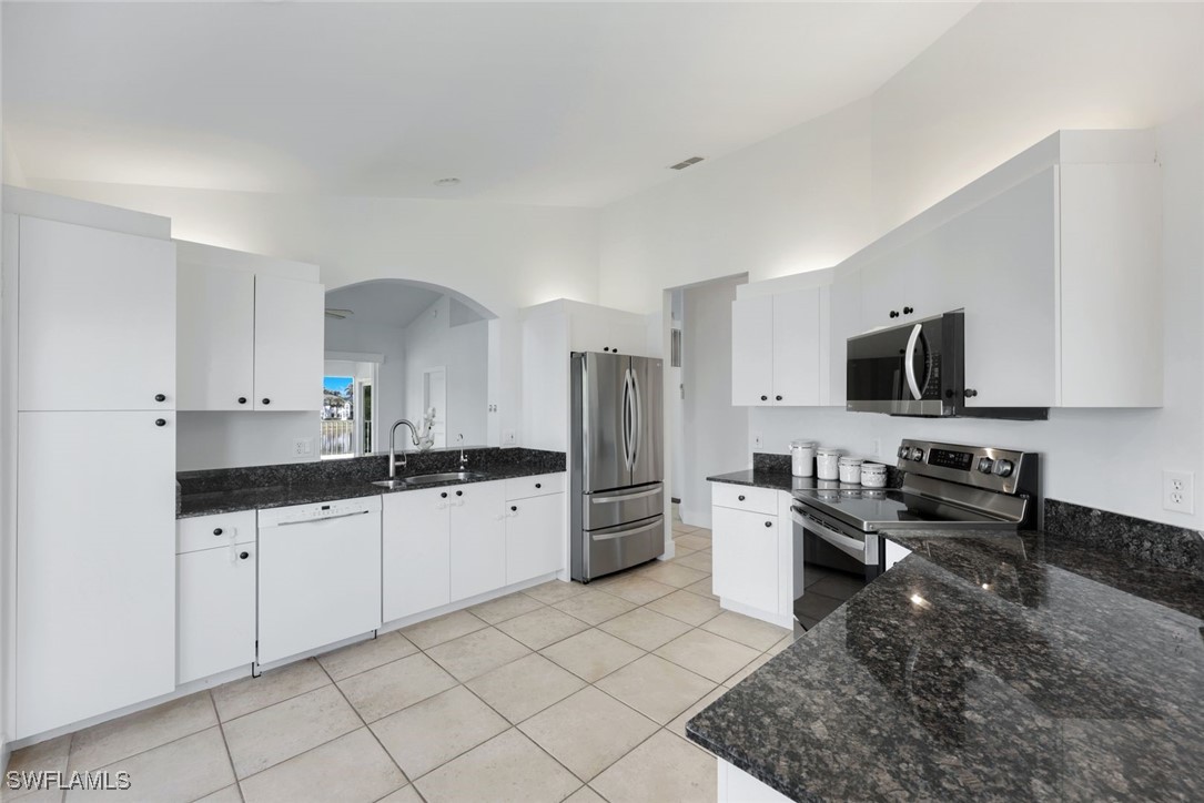 2 Bed Condominium for Sale in Naples, photo 2