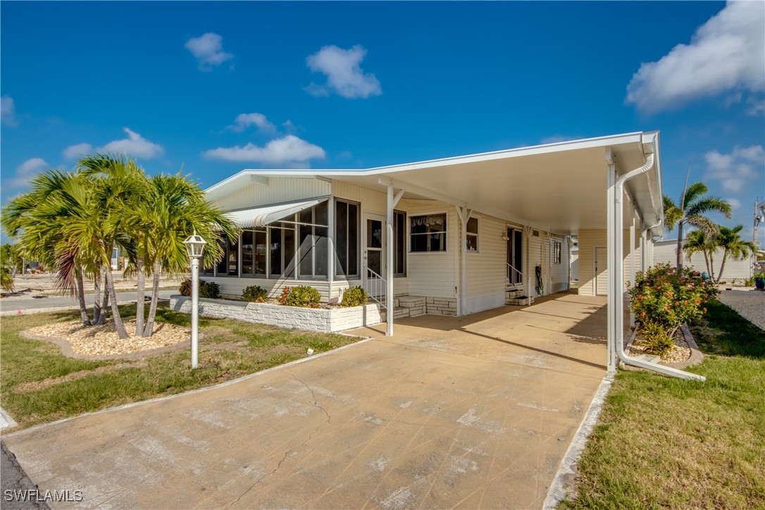 2 Bed ManufacturedHome for Sale in Pine Island Cove, photo 2