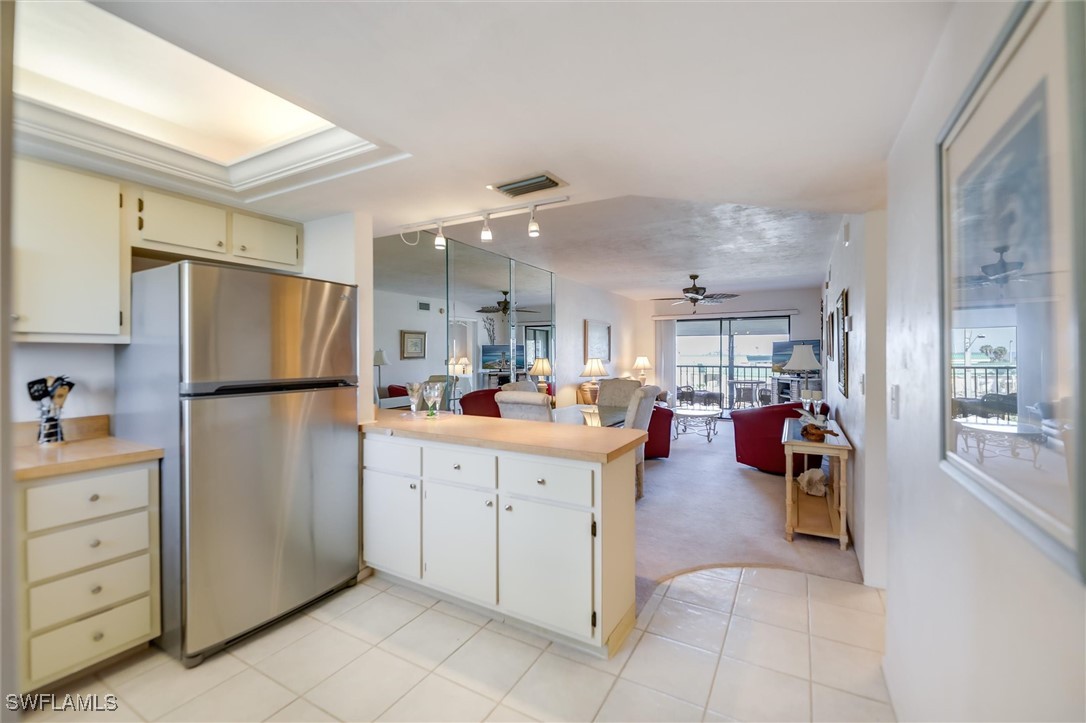 2 Bed Condominium for Sale in Fort Myers Beach, FL, $299,000 — photo 2