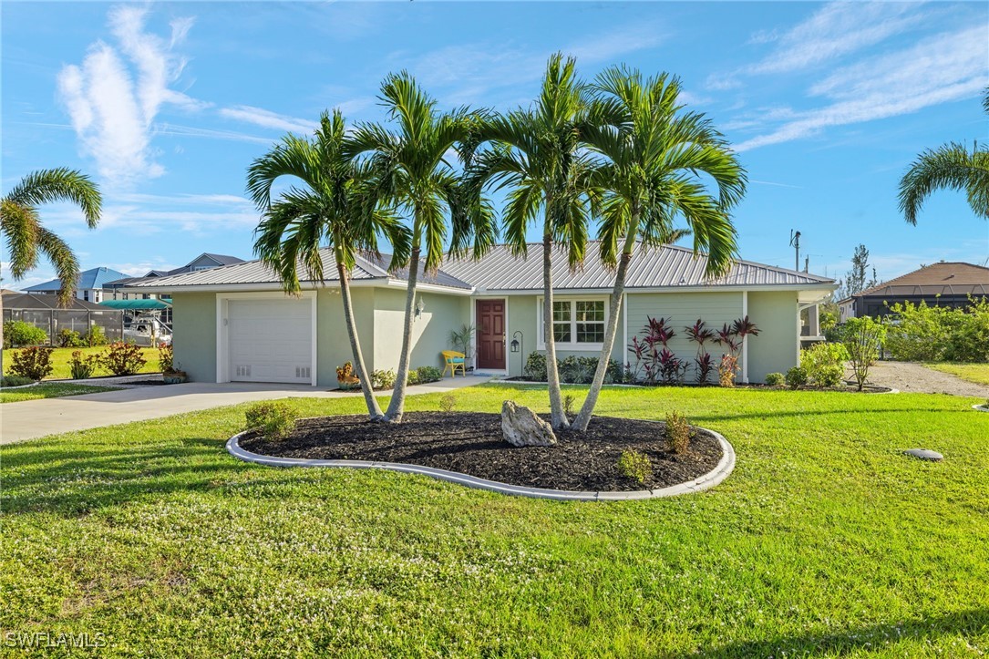 2 Bed Pool Home for Sale in St James City, photo 2