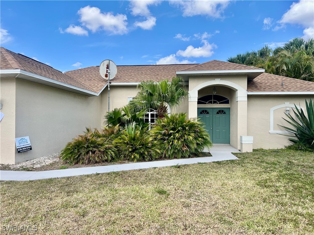 3 Bed Pool Home for Sale in Lehigh Acres, photo 2