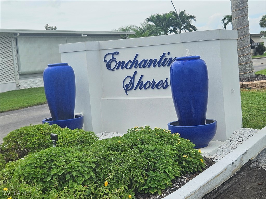 1 Bed ManufacturedHome for Sale in Naples, FL, $87,500 — photo 2