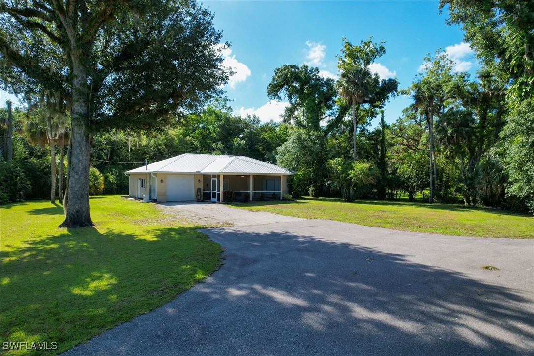 2 Bed SingleFamilyResidence for Sale in Buckingham, FL — photo 2