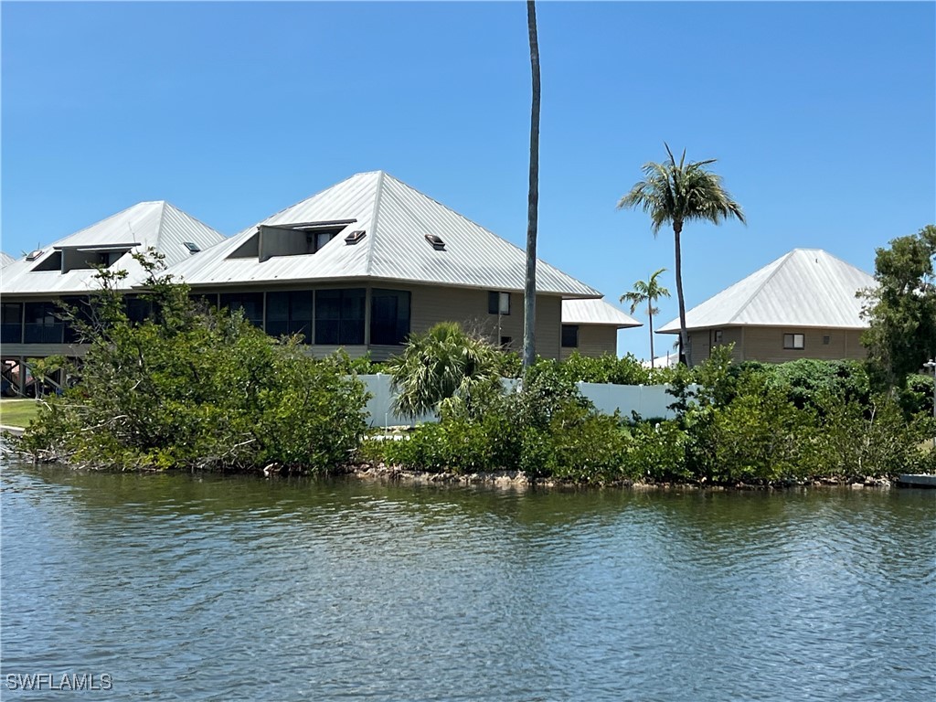 2 Bed Waterfront Home for Sale in Bokeelia, photo 2