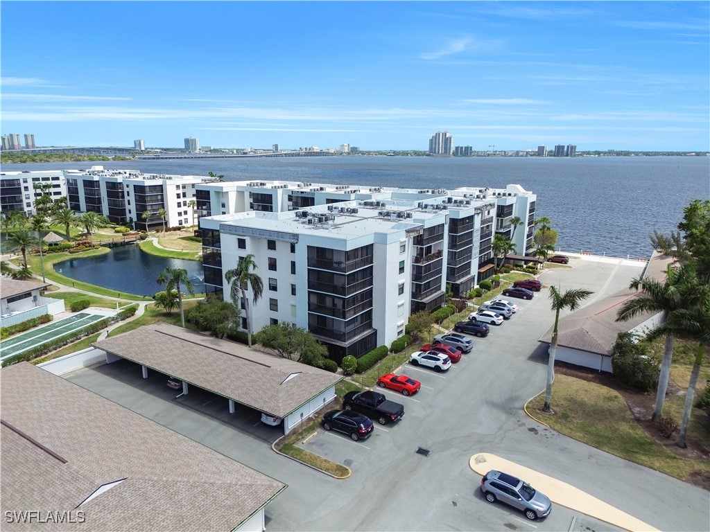 1 Bed Waterfront Home for Sale in Schooner Bay, photo 2