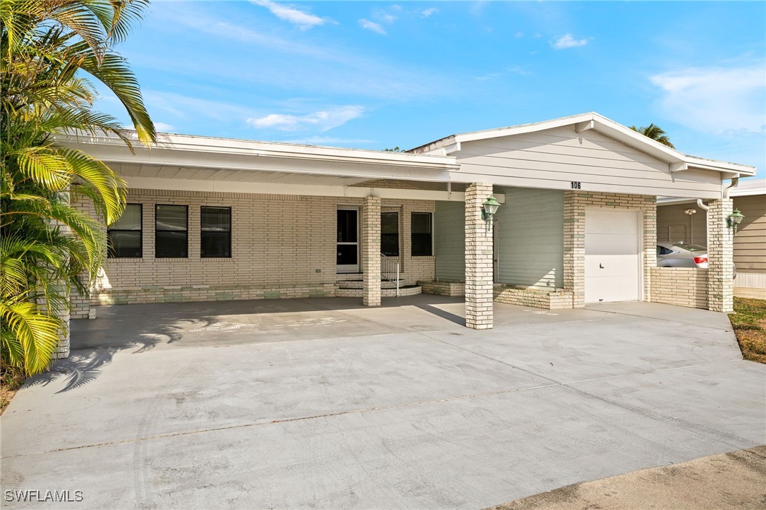 2 Bed Waterfront Home for Sale in Naples, photo 2