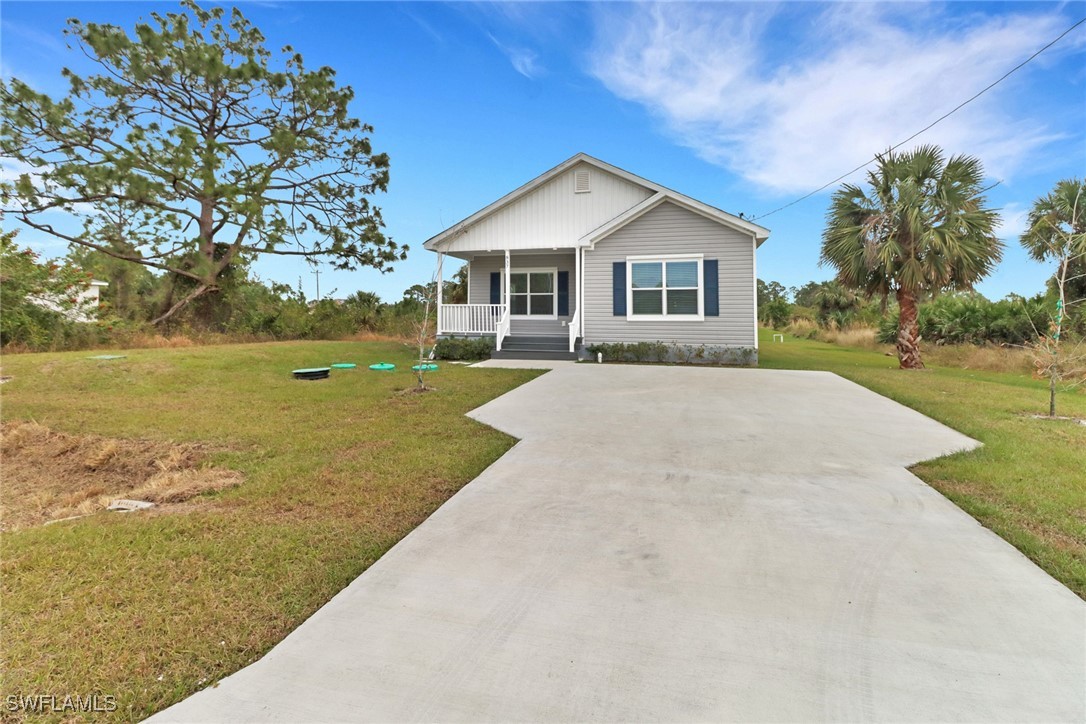 4 Bed SingleFamilyResidence for Sale in Lehigh Acres, FL — photo 2