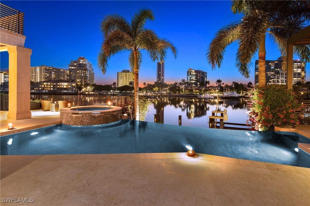 6 Bed Pool Home for Sale in Park Shore, photo 2