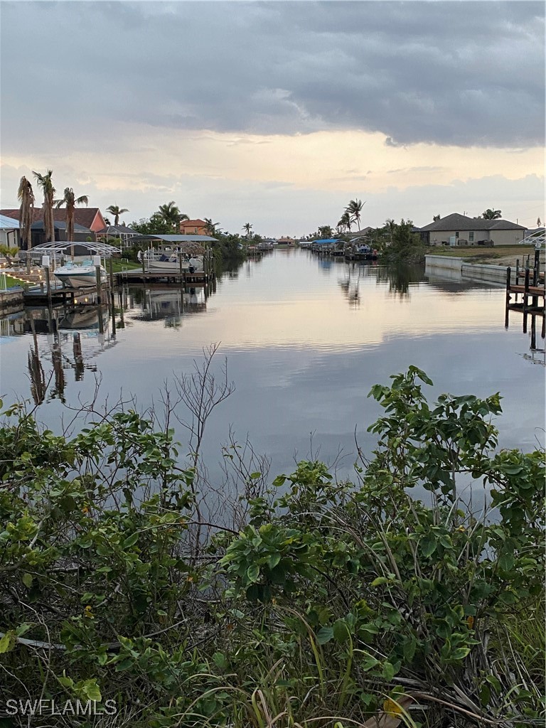Waterfront Home for Sale in Cape Coral, photo 2