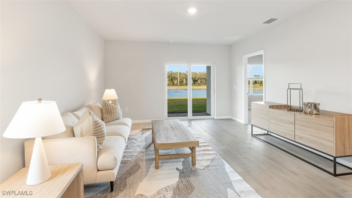 3 Bed Waterfront Home for Sale in Asher Park, photo 2