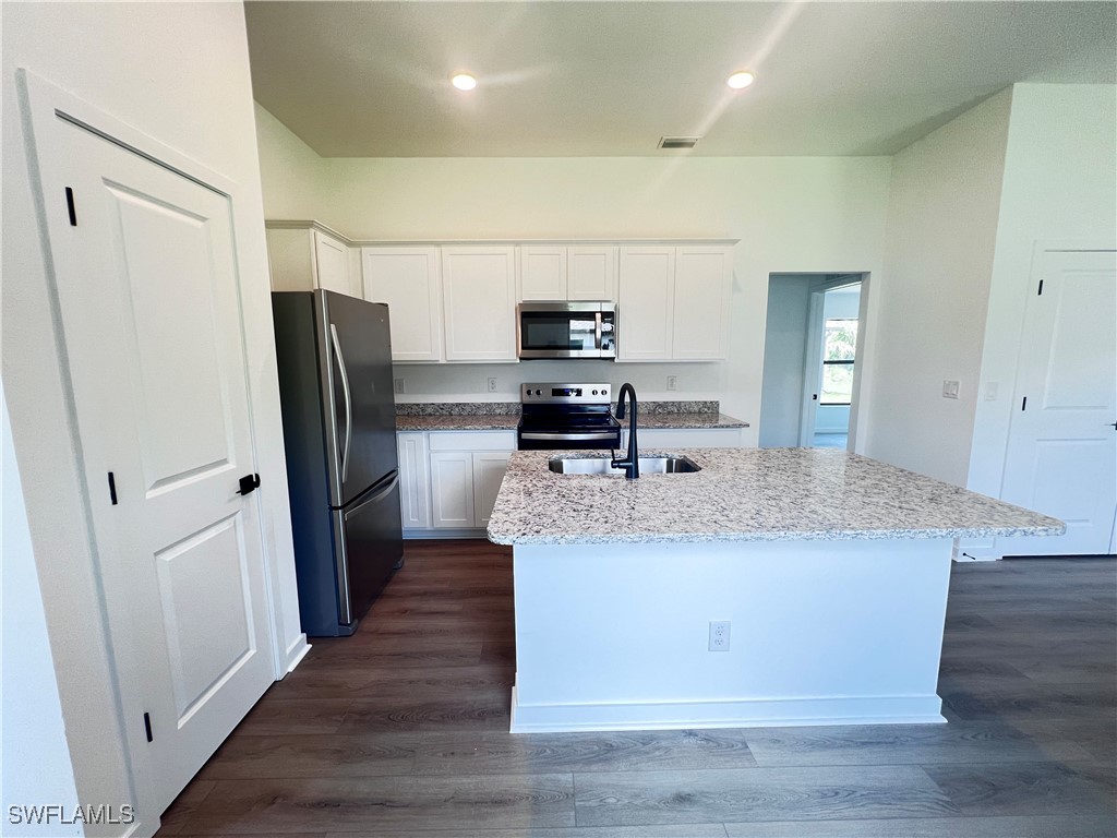 3 Bed SingleFamilyResidence for Sale in Immokalee, FL — photo 2
