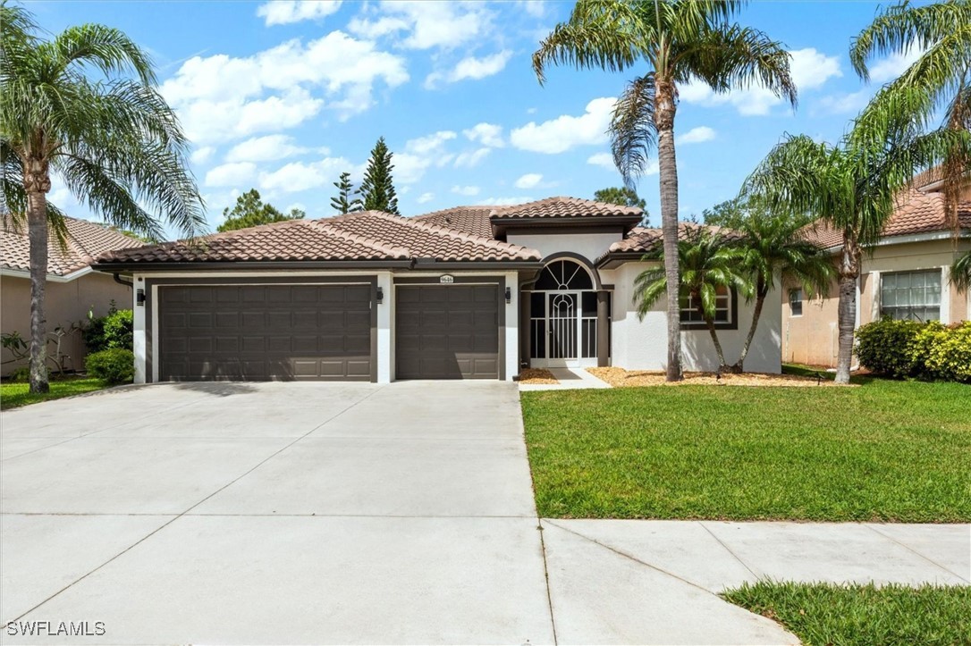 4 Bed Pool Home for Sale in Stoneybrook, photo 2