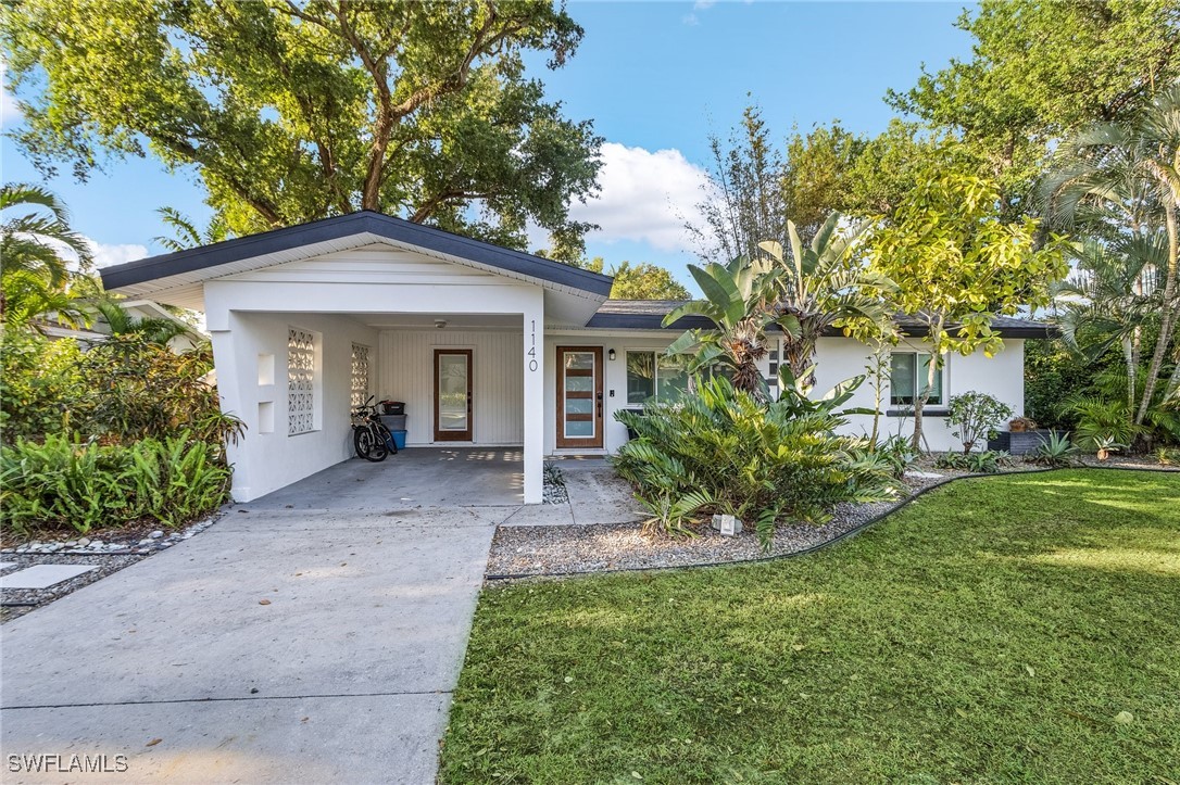 2 Bed Waterfront Home for Sale in Fort Myers, photo 2