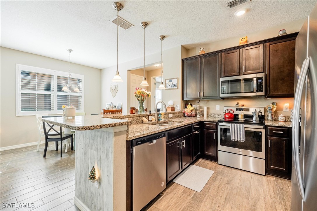 2 Bed SingleFamilyResidence for Sale in Punta Gorda, FL — photo 2