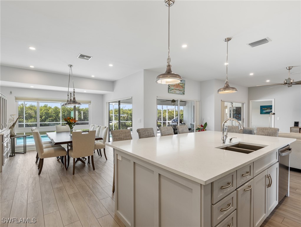 3 Bed Pool Home for Sale in Palm Acres, photo 2