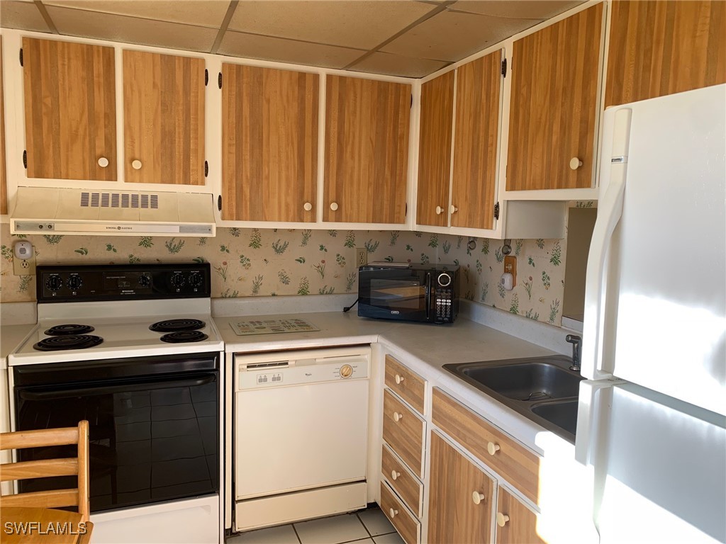 1 Bed Condominium for Sale in Seven Lakes, FL, $69,400 — photo 2