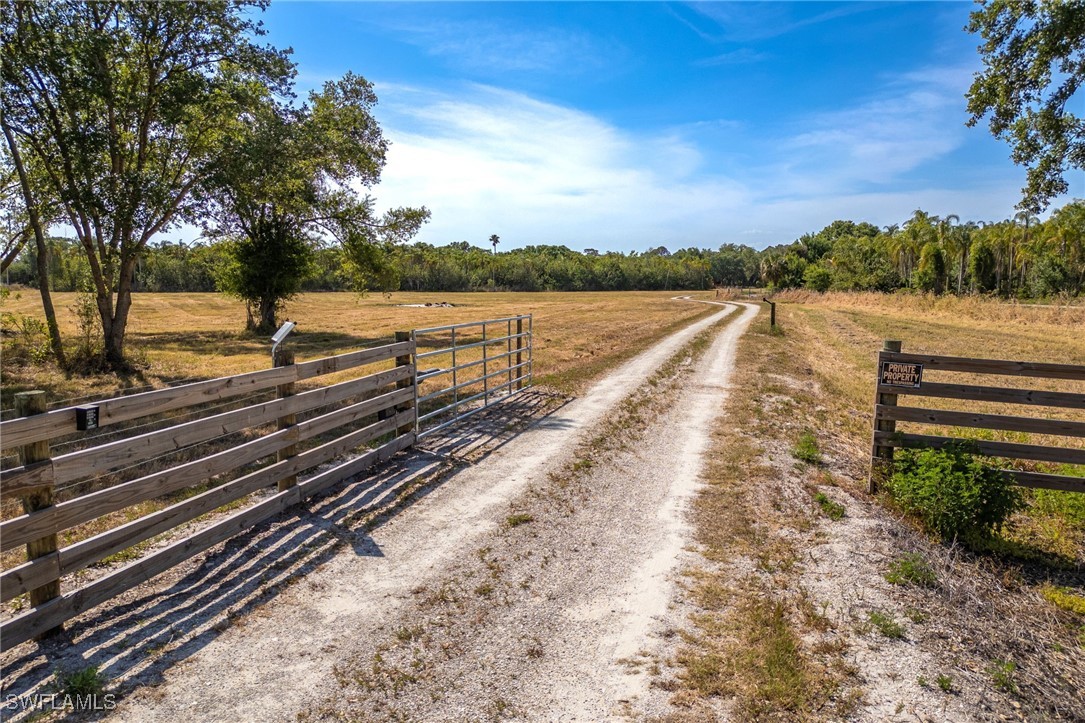 3 Bed SingleFamilyResidence for Sale in North Fort Myers, photo 2