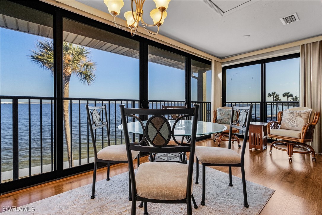 1 Bed Waterfront Home for Sale in Sanibel, photo 2