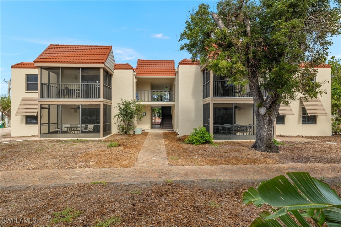 1 Bed Waterfront Home for Sale in Sanibel, photo 2