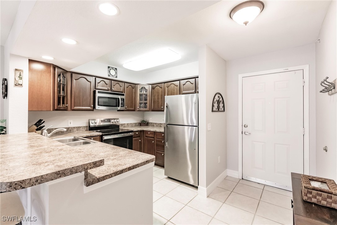 2 Bed Waterfront Home for Sale in Naples, photo 2