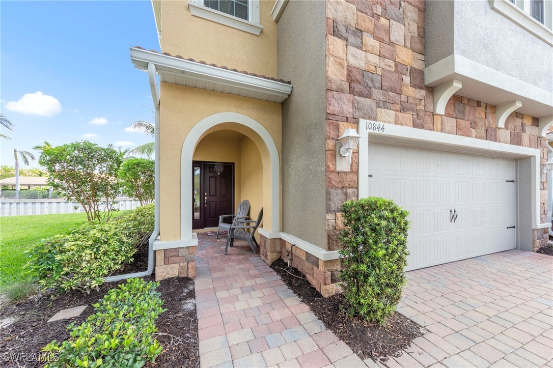 3 Bed Waterfront Home for Sale in Cordera, photo 2